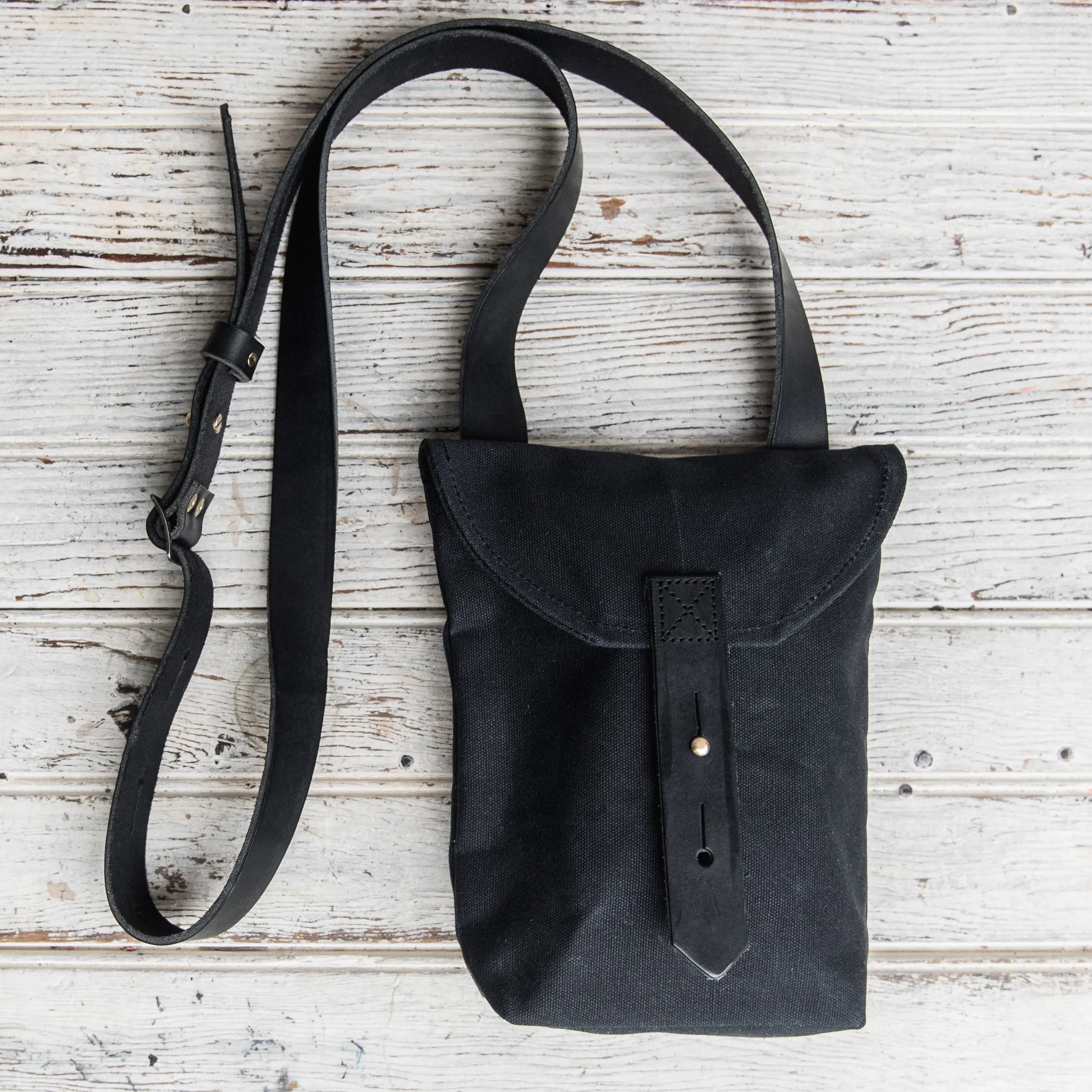 The Small Hunter Satchel
