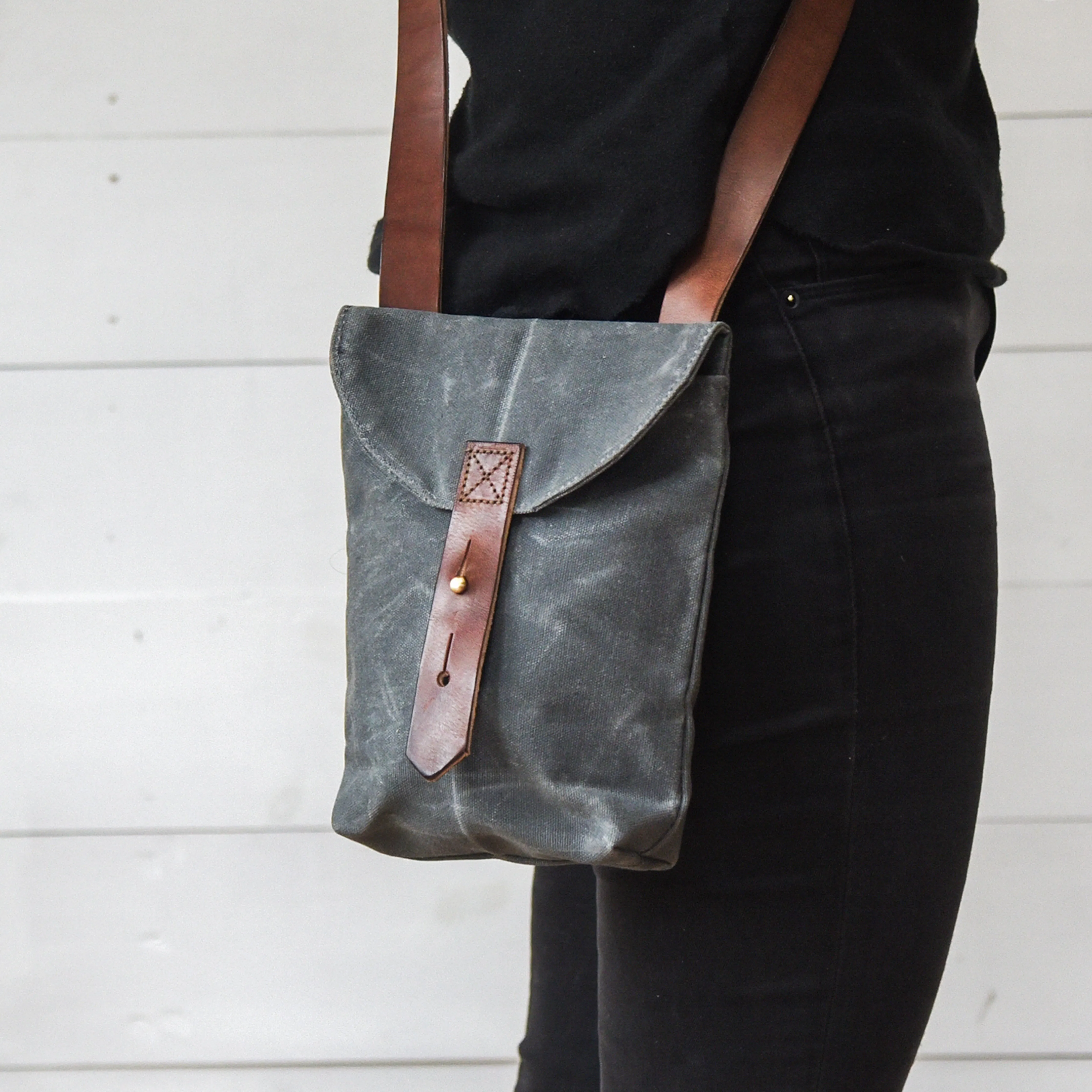 The Small Hunter Satchel