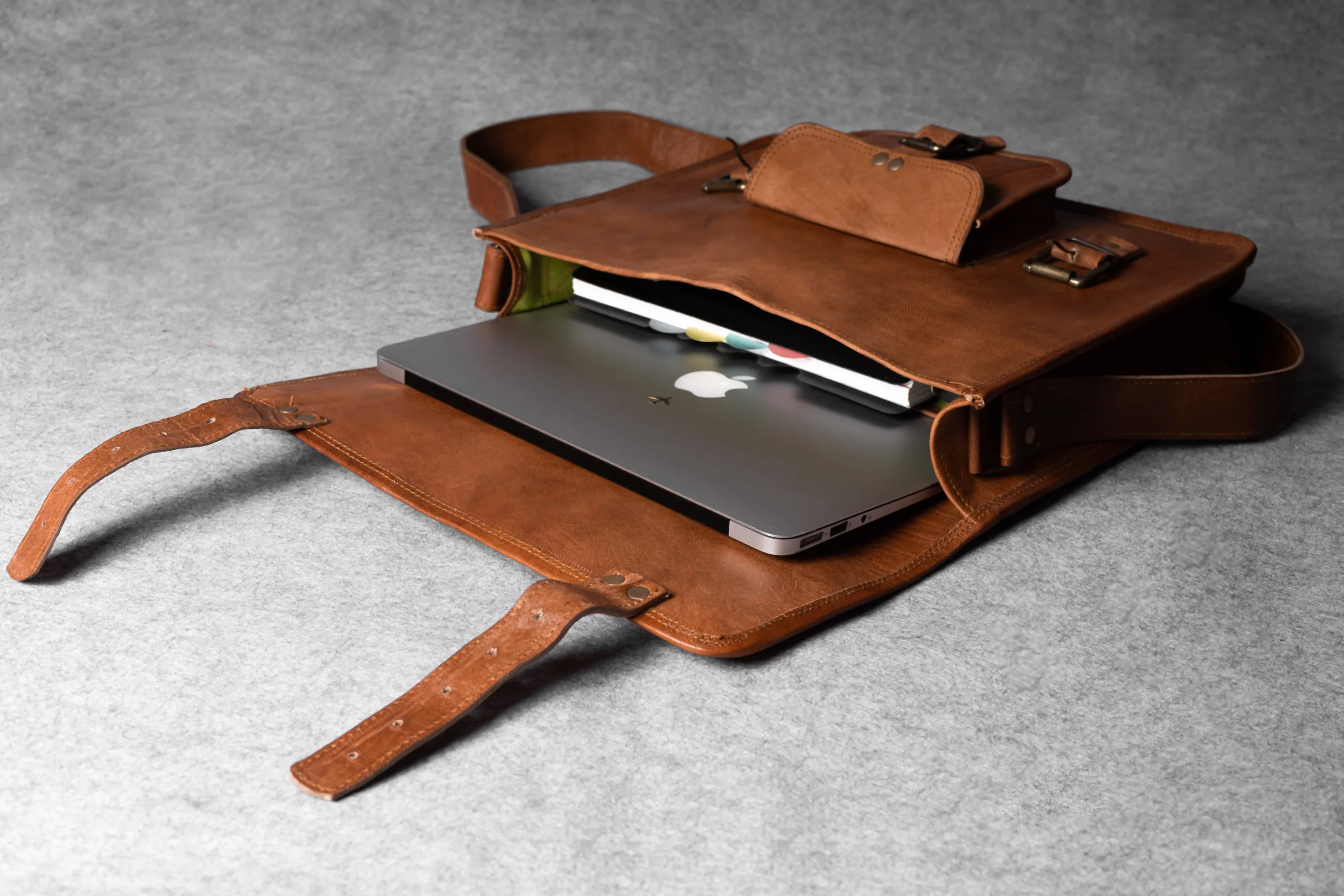 Timeless Classic Vintage Leather Messenger Bag