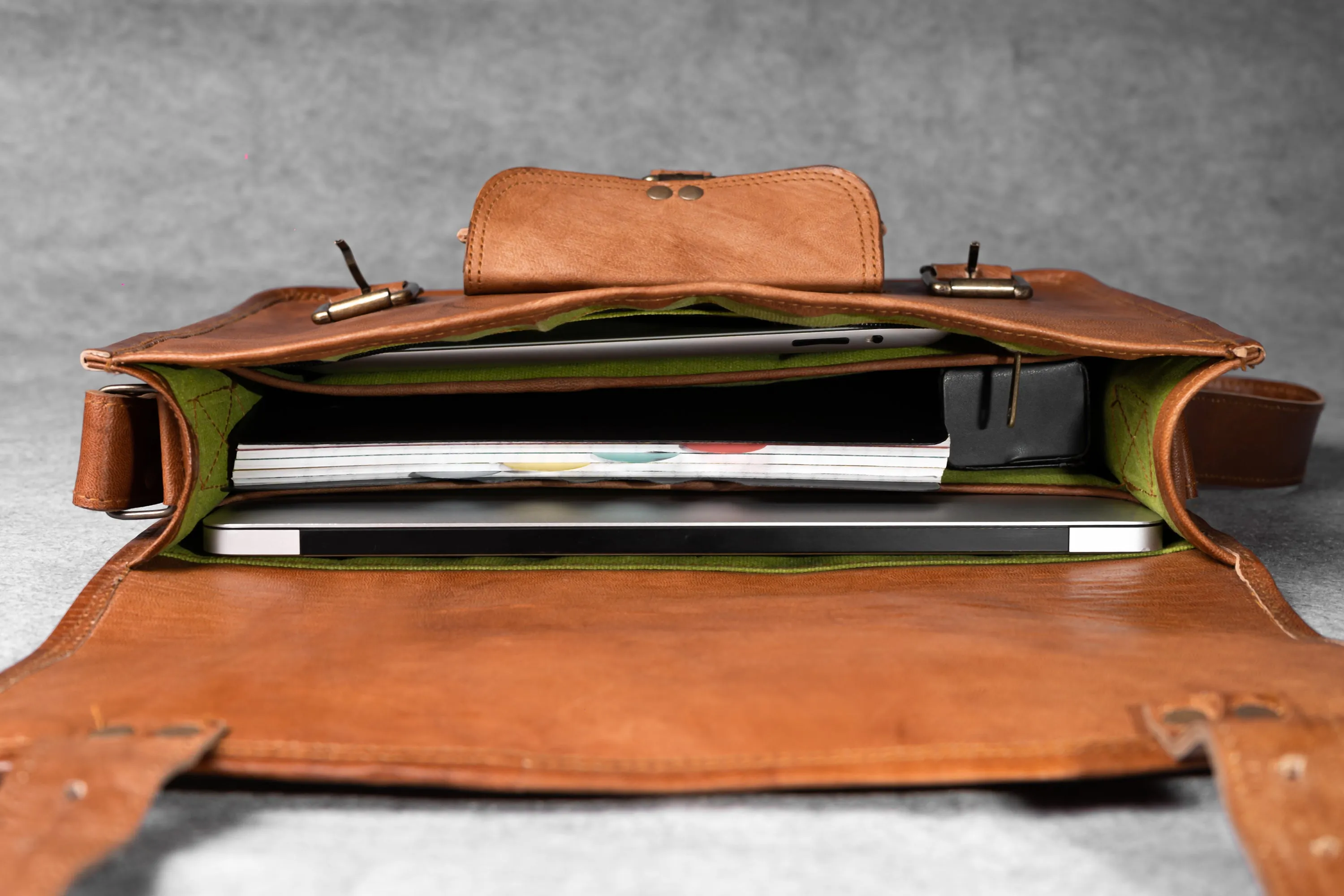 Timeless Classic Vintage Leather Messenger Bag
