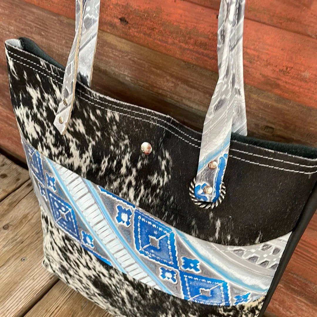 Trisha - B&W Speckle w/ Rocky Mountain Navajo