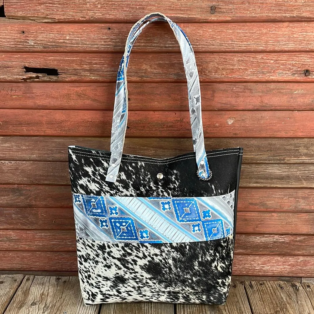 Trisha - B&W Speckle w/ Rocky Mountain Navajo