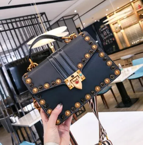 Women's Retro Vintage Crossbody Collection 2019 - CHIRA