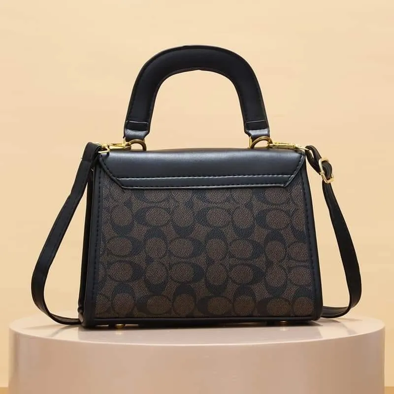 Womens Tammie Shoulder Bag In Leather