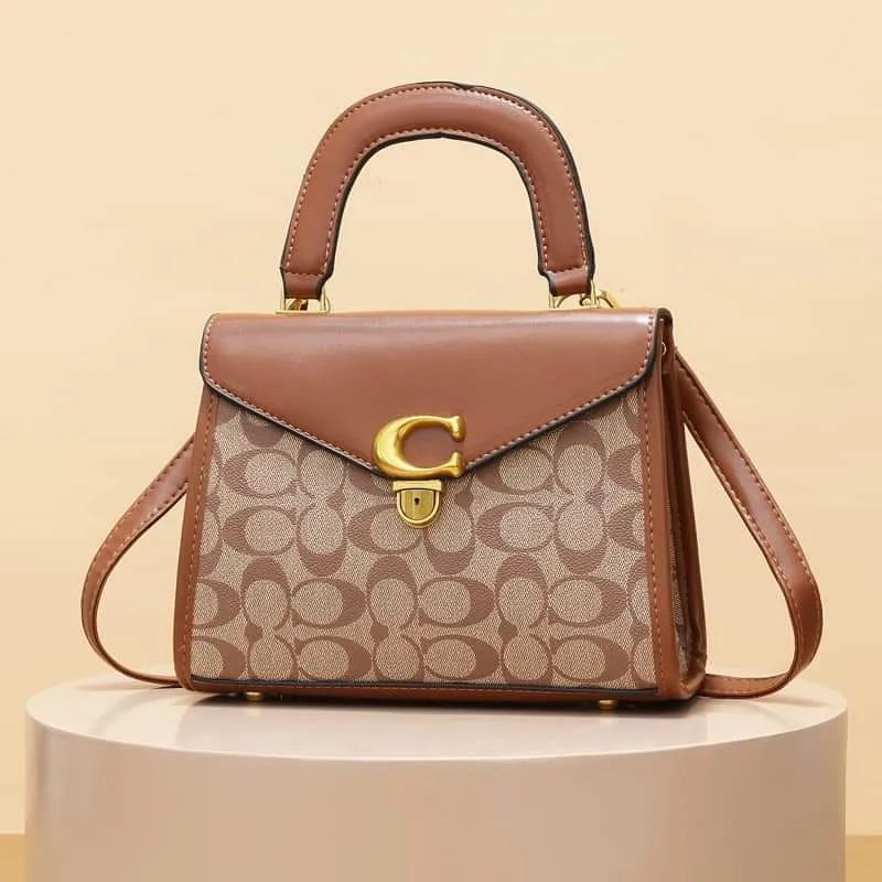 Womens Tammie Shoulder Bag In Leather